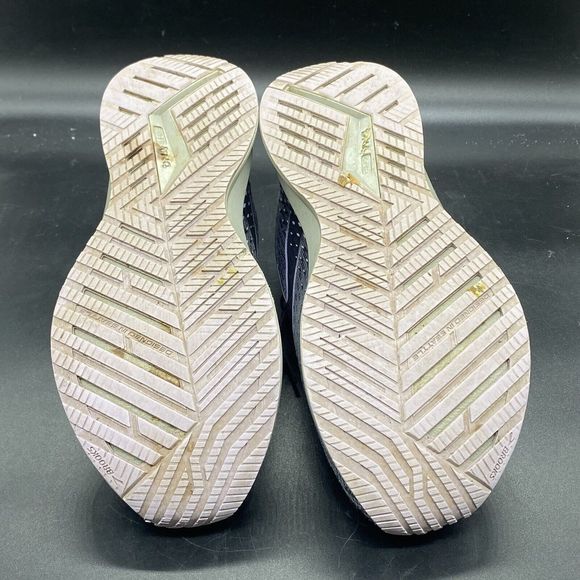 Brooks Levitate 5 Athletic Road Running Shoes Womens Size 8.5 1203571B080 - Picture 7 of 7